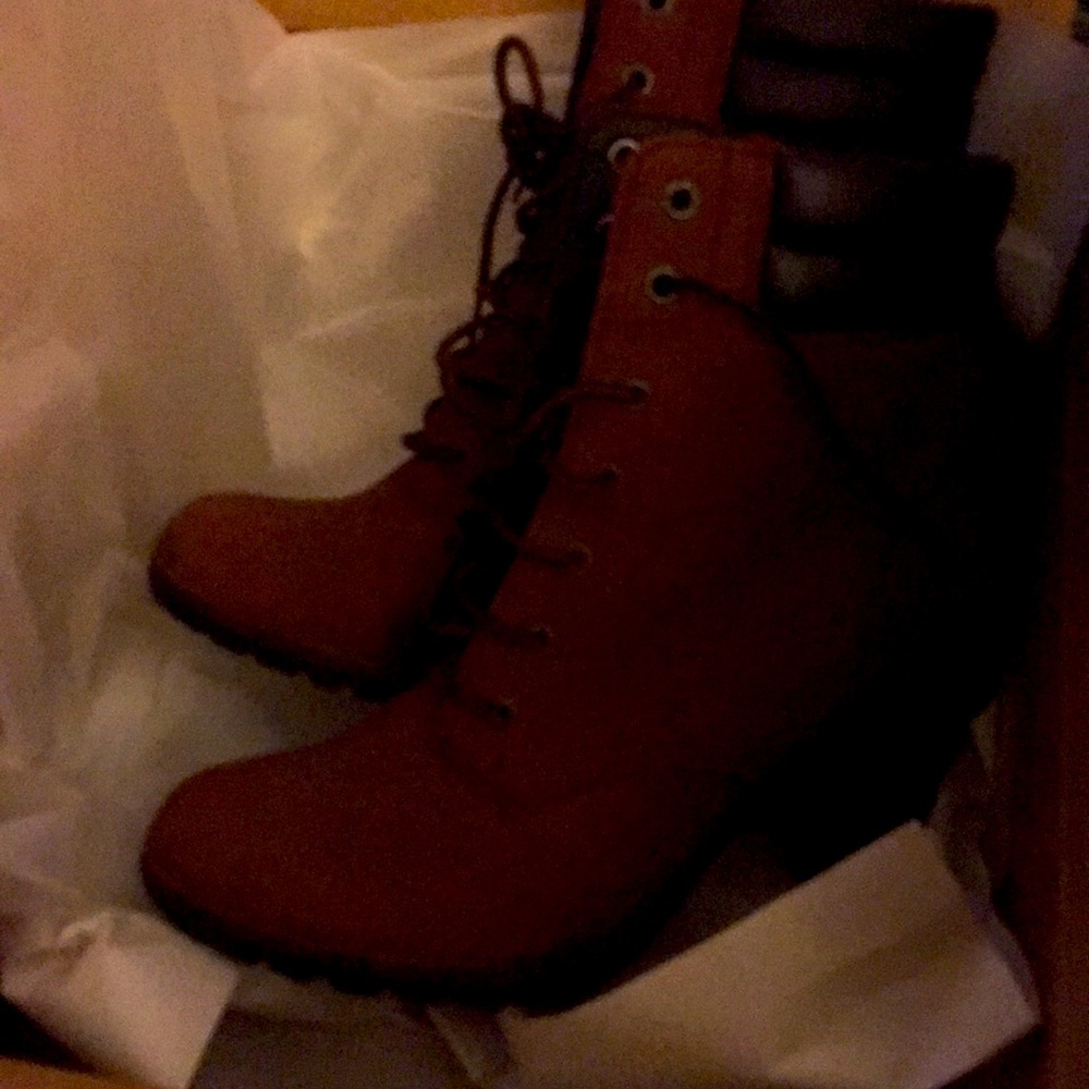 Timberland Tillston 6-inch Boot Burgundy Nubuck Womens Size 9 Defender Pump Heel